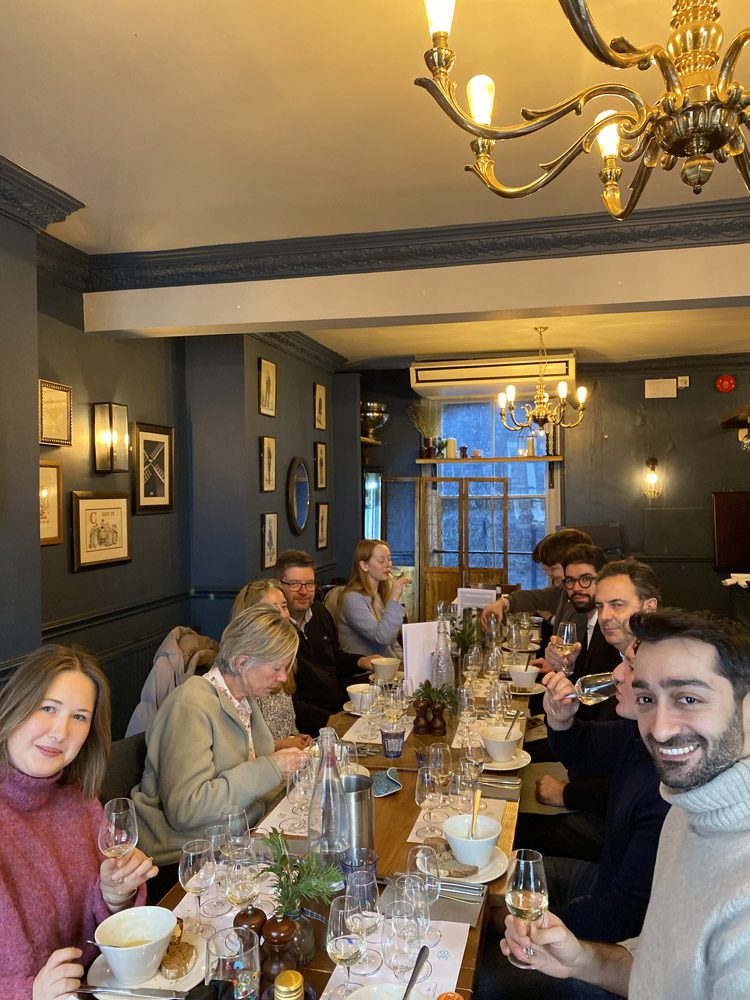 Adventurer wine tasting in London – guests tasting red and white wines together